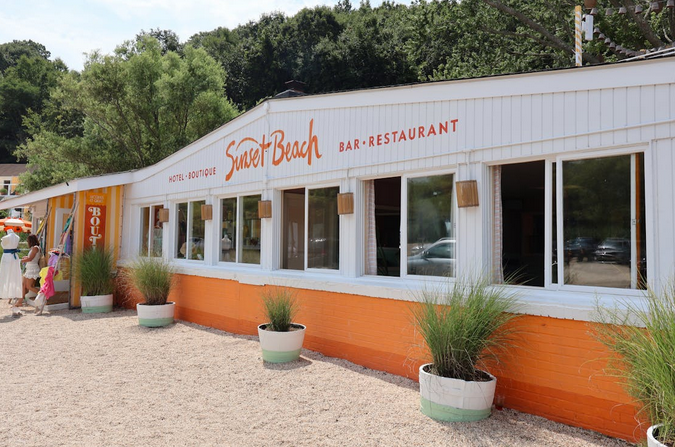 beach restaurant